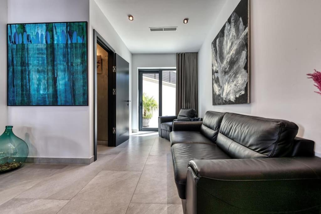 One B With Heated Private Pool