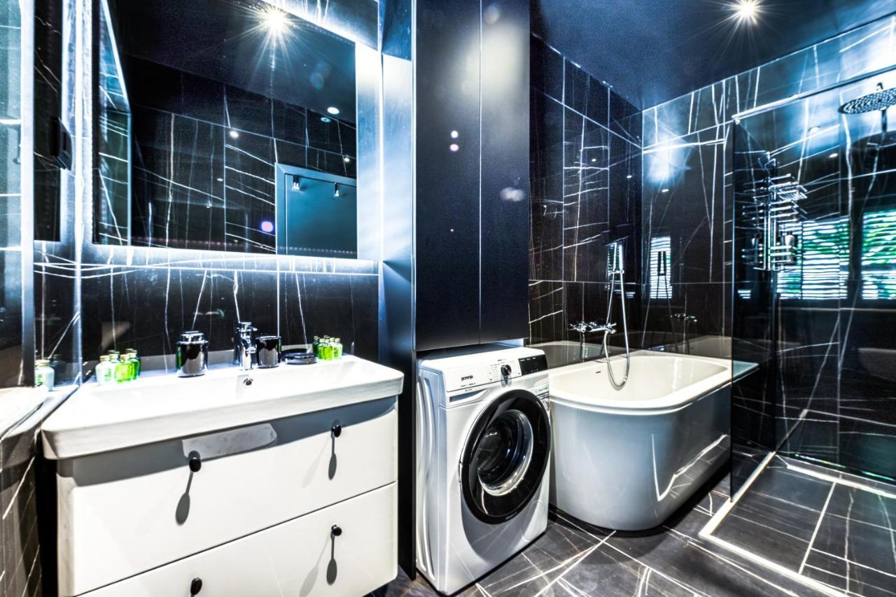 One B With Heated Private Pool Apartment *