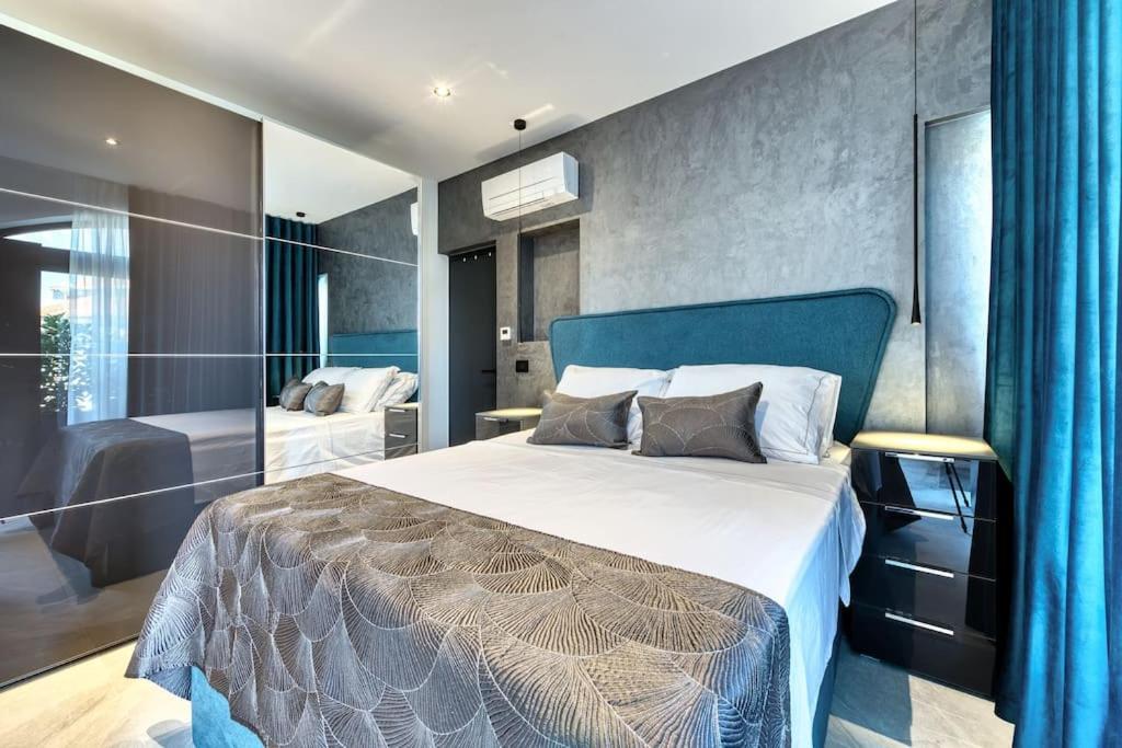 One B With Heated Private Pool Apartment