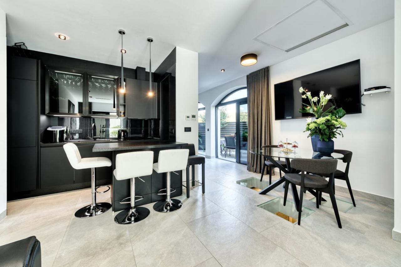 One B With Heated Private Pool Apartment *