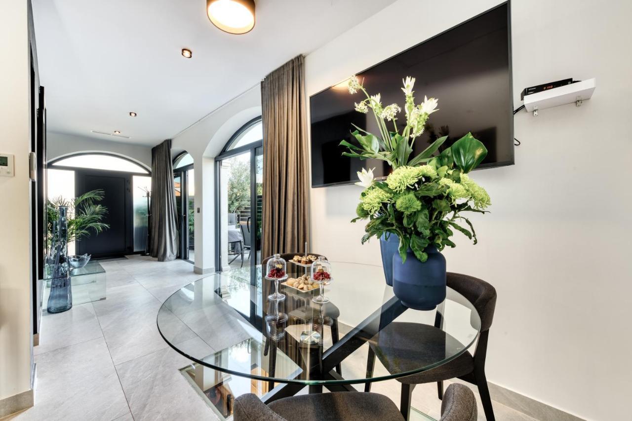 One B With Heated Private Pool Apartment