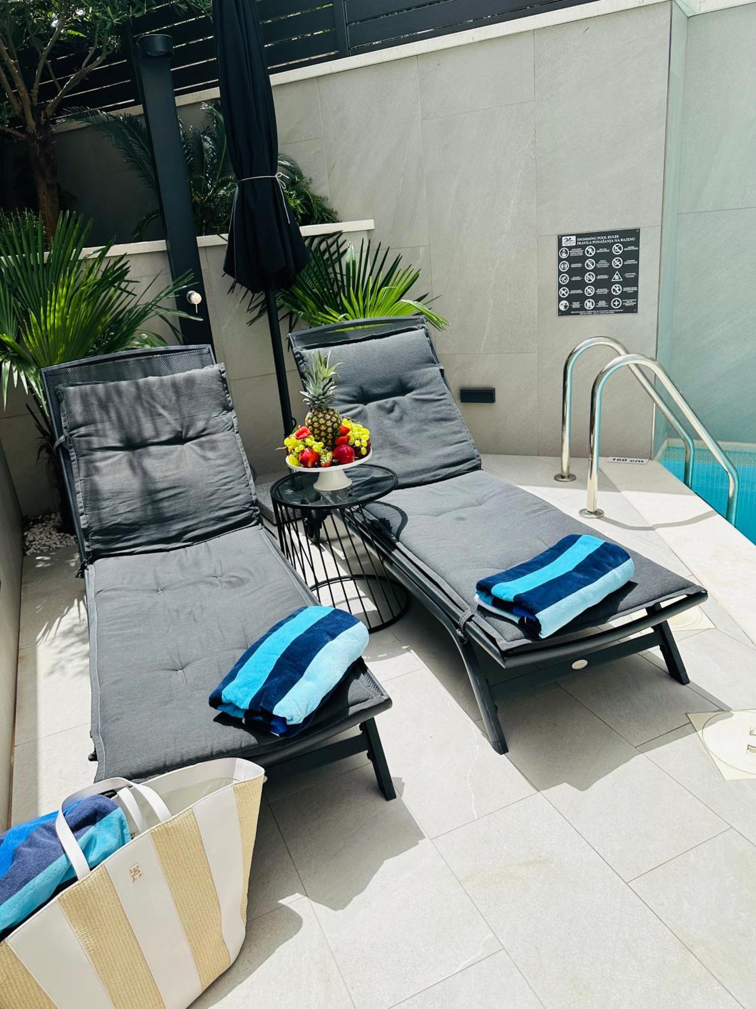 Apartment One B With Heated Private Pool *